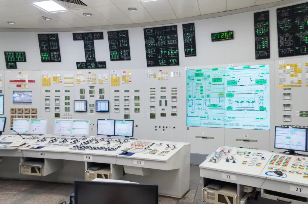 Salle de contrôle d'une centrale nucléaire - sous-traitants du nucléaire - Suredyna